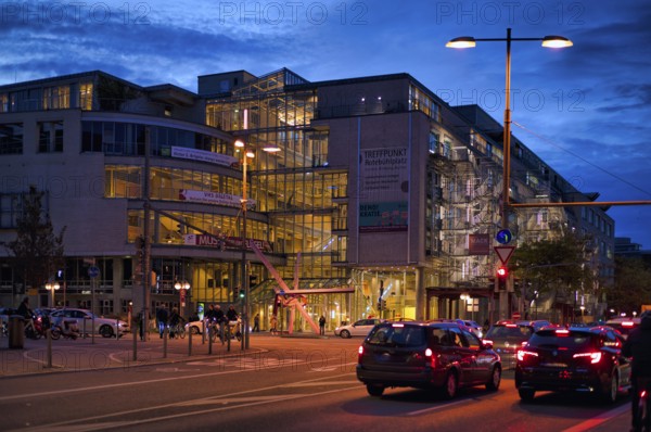 Meeting point Rotebühlplatz, VHS, adult education centre, blue hour, twilight, Stuttgart, Baden-Württemberg, Germany, Europe