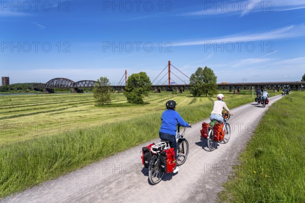 Rhine meadows near Duisburg-Beeckerwerth, footpath, cycle path on the Rhine dyke, cycle path, Beeckerwerth motorway bridge over the Rhine, A42, Haus-Knipp railway bridge, North Rhine-Westphalia, Germany, Europe