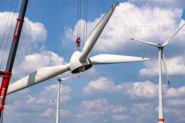 Repowering of a wind farm near Issum, 9 older wind turbines from the manufacturer Enercon (model series E-58) will be dismantled, which have been in operation for over two decades, will be replaced by a total of four Enercon E-160 turbines, under construction, with a total output of 22 megawatts, Lower Rhine, North Rhine-Westphalia, Germany, Europe