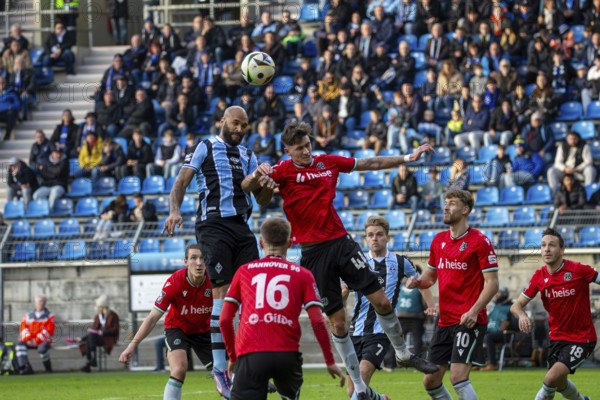 Football 3rd division, season 2024/25, matchday 15: Waldhof Mannheim vs Hannover 96 II. Picture: Header duel between Terrence Boyd (13, Mannheim) and Lukas Wallner (44, Hannover)