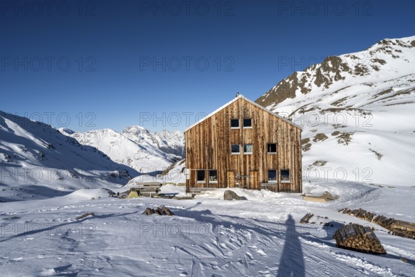 Keschhütte with snow, View at the Keschhütte in winter, Bündner Haute Route, Albula Alps, Rhaetian Alps, Grisons, Eastern Switzerland, Switzerland, Europe