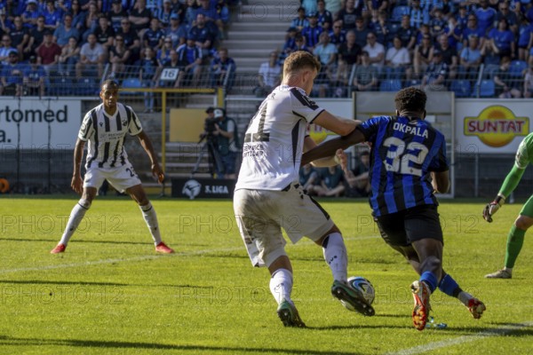 11.05.2024, Football 3rd division, Season 2023/24, Matchday 37: Waldhof Mannheim vs SV Sandhausen (4:2) . In a duel for the ball: Kennedy Onyedika Okpala (32, Waldhof Mannheim) and Felix Göttlicher (21, SV Sandhausen)