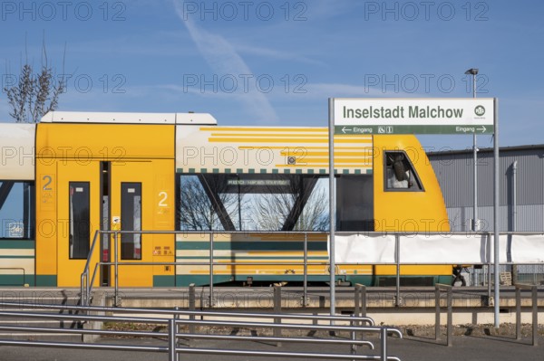 Local train RB15 at the stop Inselstadt Malchow, Südbahn, Ostdeutsche Eisenbahn GmbH, Malchow, Mecklenburg Lake District, Mecklenburg, Mecklenburg-Vorpommern, Germany, Europe