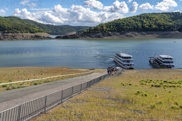 Lake Edersee, near Waldeck, the third largest reservoir in Germany, currently has only just under 13% of its normal level, the lake was last full in May 2022, dried up due to lack of rain, excursion boat Edersee Star, landing stage, the water level is a good 25 metres below the normal level, Hesse, Germany, Europe