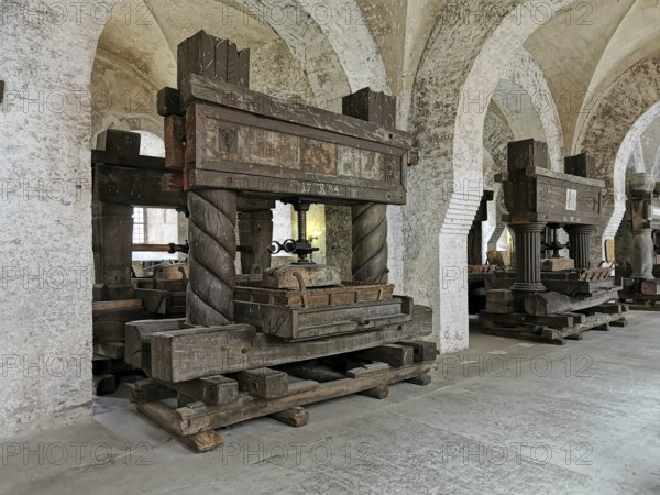 Lay refectory, exhibition of historical wine presses from the period 1668 to 1801, Eberbach Monastery, Erbach Monastery, former Cistercian abbey near Eltville am Rhein, Hesse, Germany, Europe