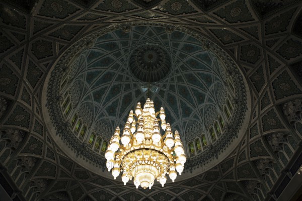 Ceiling light in the men's prayer room, interior view, in the Sultan Qabus Grand Mosque, Muscat, Muscat Province, Oman, Asia