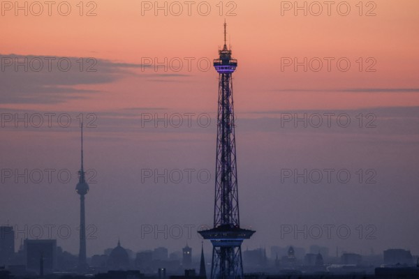 Sunrise in Berlin, Radio Tower, Television Tower, 06.09.2024, Berlin, Berlin, Germany, Europe
