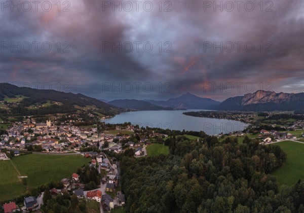 Drone shot, panorama, evening mood, Mondsee with Schafberg, Mondseeland, Salzkammergut, Upper Austria, Austria, Europe