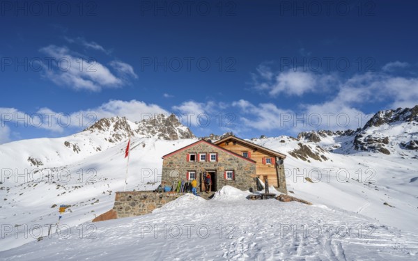 Chamanna d'Es-cha mountain hut in a wintry mountain landscape, Grisons Haute Route ski tour, Albula Alps, Rhaetian Alps, Grisons, Eastern Switzerland, Switzerland, Europe