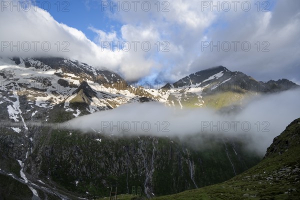 Cloudy mountain landscape with summit Hochsteller and Griesferner with snow and glacier, Berliner Höhenweg, Zillertal, Tyrol, Austria, Europe