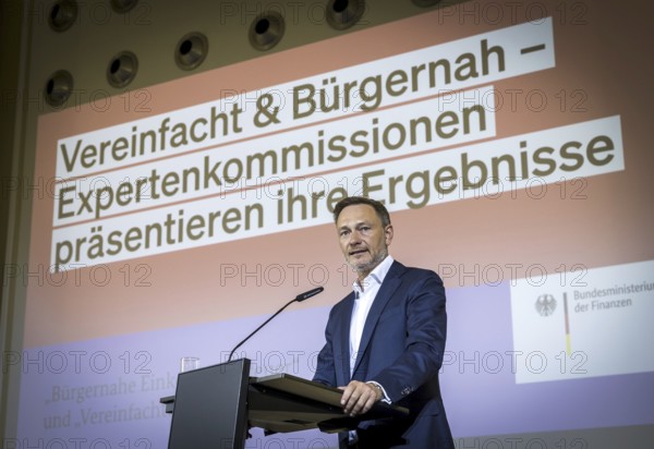 Handover of the reports of the expert commissions 'Citizens' Income Tax' and 'Simplified Corporate Tax' at the specialist event 'Simplified and Citizens' Tax, the expert commissions present their findings' at the Federal Ministry of Finance with Christian Lindner (FDP), Federal Minister of Finance, among others. 'Photographed on behalf of the Federal Ministry of Finance'