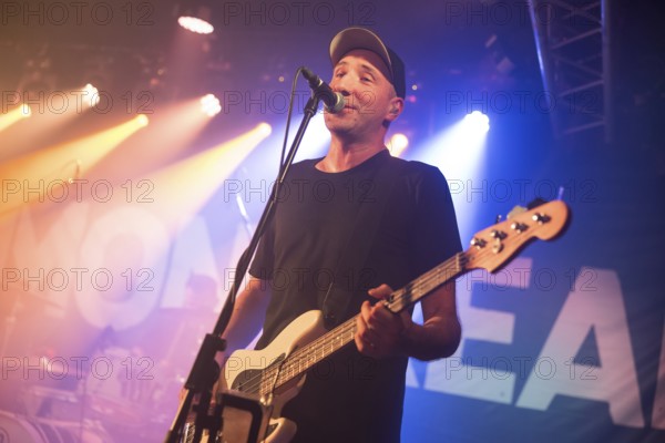 Deer, singer and bassist of Montreal live on the club tour for the new album Im Achteck nichts Neues at Cassiopeia in Berlin on 08.05.2024