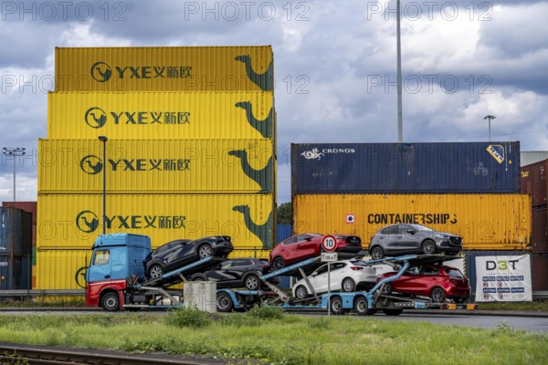Container of the Chinese goods train operator YXE from Yiwu, China, part of the Silk Road route from China to Germany, in the port of Duisburg, Logport, Duisburg-Rheinhausen, North Rhine-Westphalia, Germany, Europe