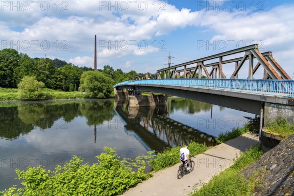Dahlhausen pedestrian bridge, old railway bridge, city boundary Essen/Bochum, Ruhr, Leinpfad, Essen, North Rhine-Westphalia, Germany, Europe