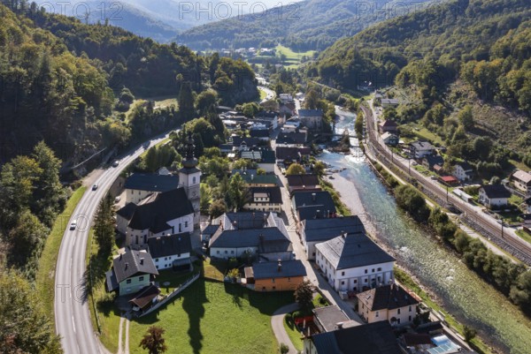 Drone image, river Traun, view of town with parish church, Lauffen, Salzkammergut, Upper Austria, Austria, Europe