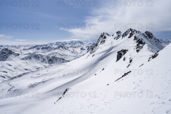 View of mountain panorama with mountain peaks of the Bernina group, mountain landscape in winter on the Scalettahorn, Grisons Haute Route, Albula Alps, Rhaetian Alps, Grisons, Switzerland, Europe