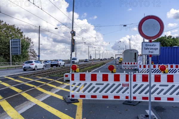 The Josef-Kardinal-Frings-Bridge, federal road B1, between Düsseldorf and Neuss, due to massive bridge damage, only one of 2 directional lanes is still passable, with a speed limit of 30 km/h and only for vehicles under 7.5 tonnes, the bridge is currently being renovated, North Rhine-Westphalia, Germany, Europe