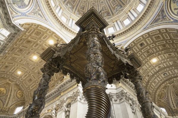 Bernini's ciborium canopy, St Peter's Basilica, San Pietro in Vaticano, Basilica of St Peter in the Vatican, Rome, Italy, Europe