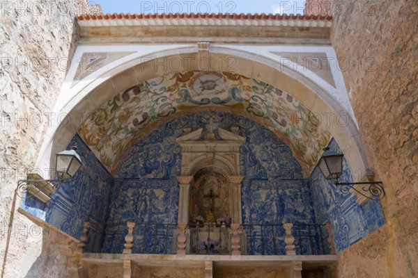 Arched entrance with blue tiles and baroque details, Porta da Vila, Óbidos, Obidos, Oeste, Centro, Estremadura, Portugal, Europe