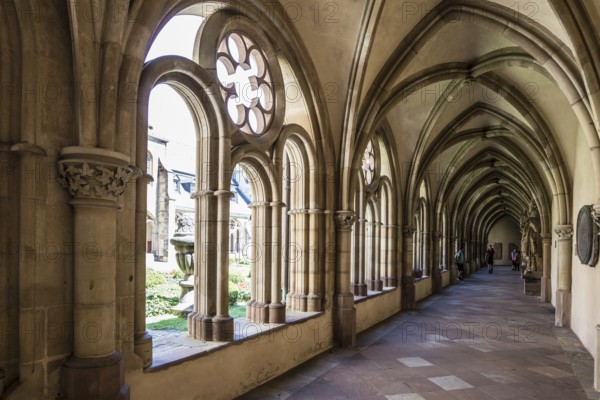 Cloister, Church of Our Lady, UNESCO World Heritage Site, Trier, Rhineland-Palatinate, Germany, Europe