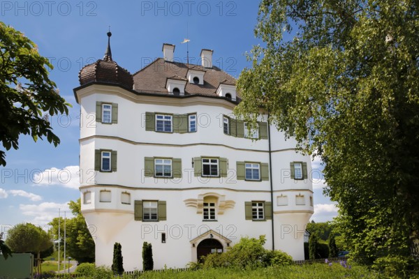 Bernstadt Castle, entrance, door, today municipal administration and local history museum, symmetrical baroque building, historical building, architecture, white facade, windows, turrets, shutters, roof tiles, Bernstadt, Baden-Württemberg, Germany, Europe