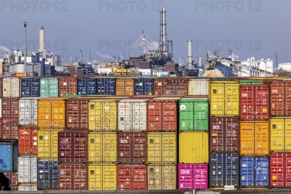 The port of Mannheim is one of Europe's most important inland ports and container terminals. Sea containers are stacked under gantry cranes waiting to be loaded onto lorries and goods trains. Mannheim, Baden-Württemberg, Germany, Europe