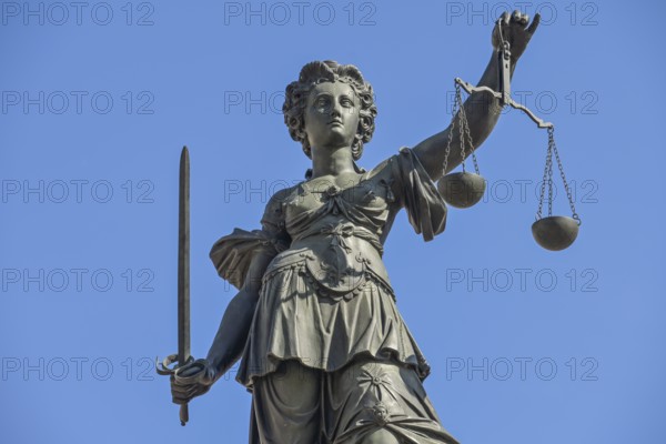 Justitia, Fountain of Justice, Römerberg, Old Town, Frankfurt am Main, Hesse, Germany, Europe