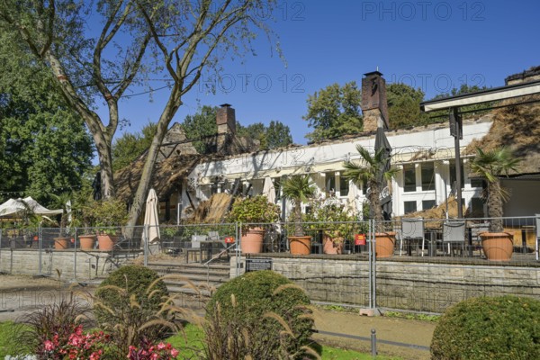 Ruin, burnt-out teahouse, English Garden, park, Großer Tiergarten, Tiergarten, Mitte, Berlin, Germany, Europe