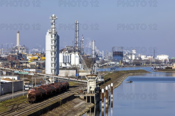 BASF plant, production building and smoking chimneys. Ludwigshafen on the Rhine, Rhineland-Palatinate, Germany, Europe