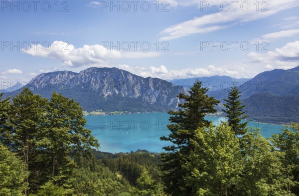 Hochplettspitz, view from the Hollerberg viewing platform to Lake Attersee with Höllengebirge mountains, Salzkammergut, Upper Austria, Austria, Europe