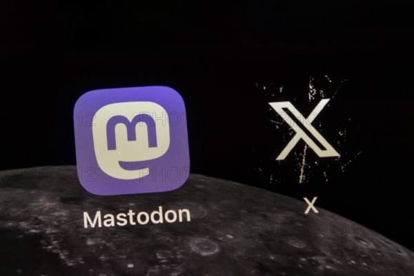 Mastodon is a decentralised network. As a social network, it is an alternative to the messaging service X, formerly Twitter. Logo on the display of a smartphone. Stuttgart, Baden-Württemberg, Germany, Europe