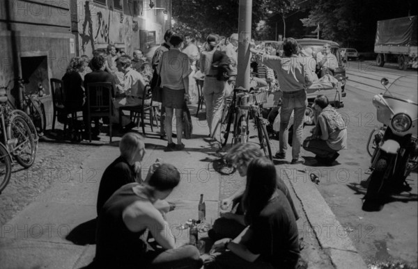 Germany, Berlin, 2 July 1991, in front of the cellar pub Assel, Oranienburger Straße, Europe