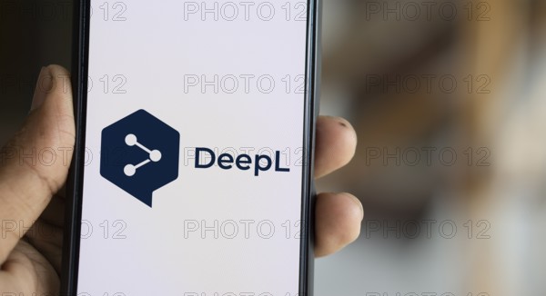 deepl logo is displayed on smartphone