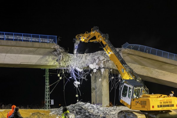 Following investigations of another reinforced concrete bridge in Saxony and the cracks caused by corrosion found there, the immediate demolition of the B101 railway bridge was ordered and work began on 19 December. The railway line to Berlin should be open again by 24 December. Großenhain, Saxony, Germany, Europe