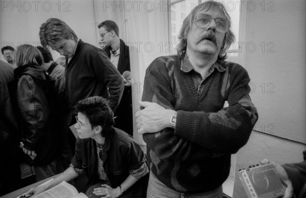 Germany, Berlin, 02.01.1992, Gerd, Poppe, left: Ulrike Poppe, first day of Stasi files - access for civil rights activists, at the Gauck Authority, Europe