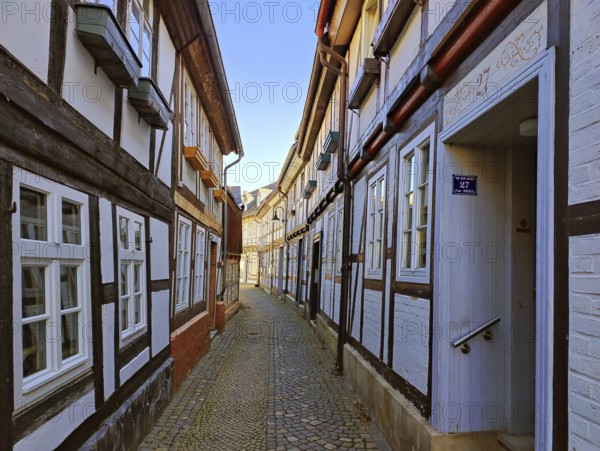 Narrow alley between half-timbered houses in the old town, UNESCO World Heritage Site, Goslar, Lower Saxony, Germany, Europe