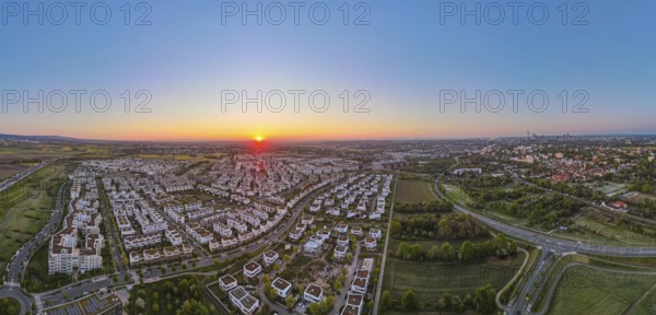 The sun rises over the Riedberg and Niederursel districts of Frankfurt in the north-west. (Aerial view with a drone), Riedberg, Frankfurt am Main, Hesse, Germany, Europe