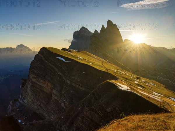 Fermeda Towers, Odle peaks at sunrise, Seceda, Puez-Odle nature park Park, Dolomites, South Tyrol, Italy, Europe