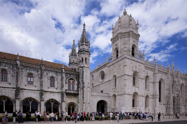 Visitors, tourists in queue, waiting for admission, Hieronymite monastery Mosteiro dos Jerónimos, also Mosteiro de Belém, church Igreja Santa Maria de Belém, Belém, Lisbon, Portugal, Europe