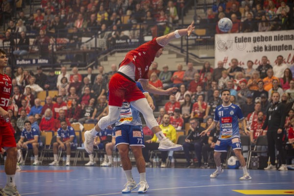30.10.2024, 2nd HBL (German Handball League), Matchday 10: Eulen Ludwigshafen against VfL Lübeck-Schwartau. Picture: Mex Raguse (8, Ludwigshafen) pulls away