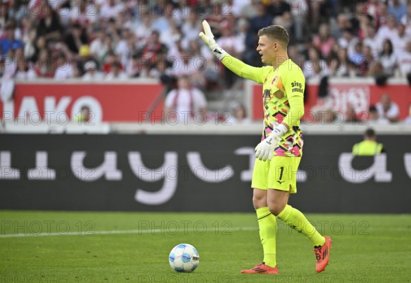 Goalkeeper Finn Dahmen FC Augsburg FCA (01) Action on the ball Gesture Gesture MHPArena, MHP Arena Stuttgart, Baden-Württemberg, Germany, Europe