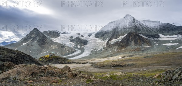 Summit of Mont Blanc de Cheilon and glacier Glacier de Cheilon, Valais Alps, Valais, Switzerland, Europe