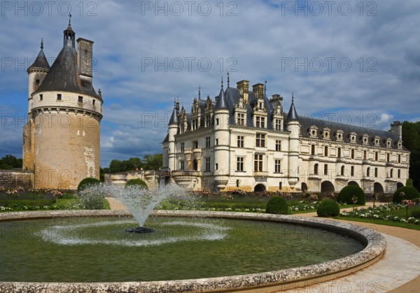 Castle with round tower and fountain in a well-tended garden under a blue sky, Chenonceau Castle, Château de Chenonceau, moated castle, Cher River, Marques Tower on the left, Chenonceaux, Indre-et-Loire, Centre-Val de Loire, France, Europe