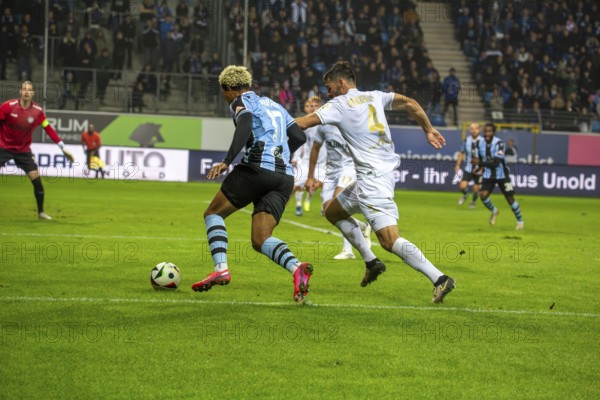 Football 3rd division, season 2024/25, matchday 12: Waldhof Mannheim vs SV Wehen-Wiesbaden. On the ball: Samuel Abifade (17, Mannheim)