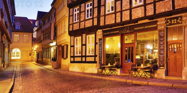 Half-timbered houses in a cobbled street, old town centre in the evening, World Heritage City of Quedlinburg, Saxony-Anhalt, Germany, Europe
