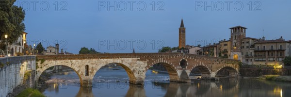 Old Town with the Adige River, Ponte Pietra, Verona, Adige Valley, Veneto, Italy, Europe