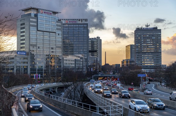 Motorway A40, Ruhrschnellweg, in Essen, junction Essen-Zentrum, city skyline, Ruhrschnellweg tunnel, this area would be affected by a diesel driving ban, Essen, North Rhine-Westphalia, Germany, Europe