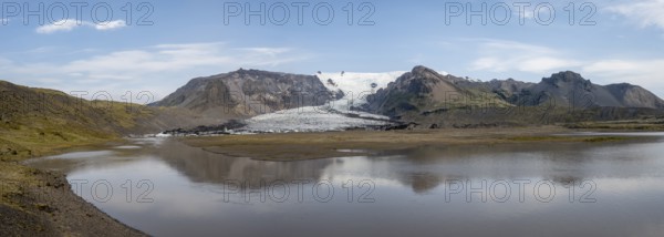 Lake and mountains, glacier lagoon at Kvíárjöku glacier tongue, Vatnajökull, Iceland, Europe