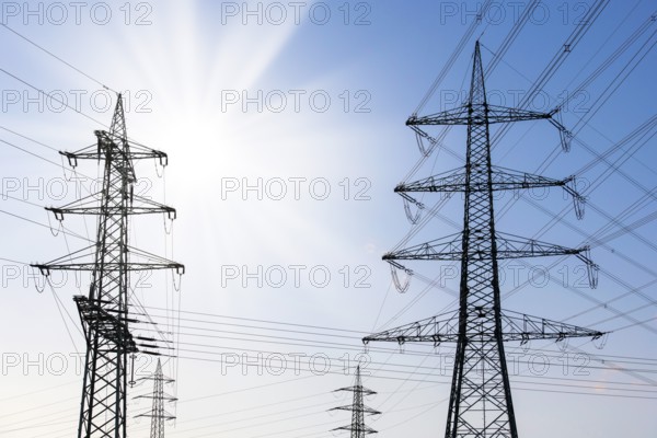 Symbolic image, energy crisis, overhead power lines, sun, Baden-Württemberg