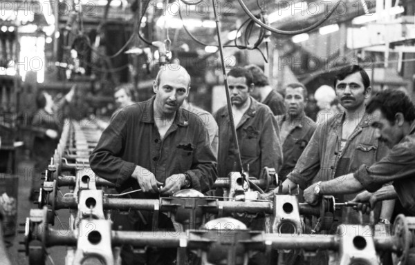 Production of engines, axles and other car manufacturing parts at the Opel plant in Bochum, Germany, 08.07.1975, Europe